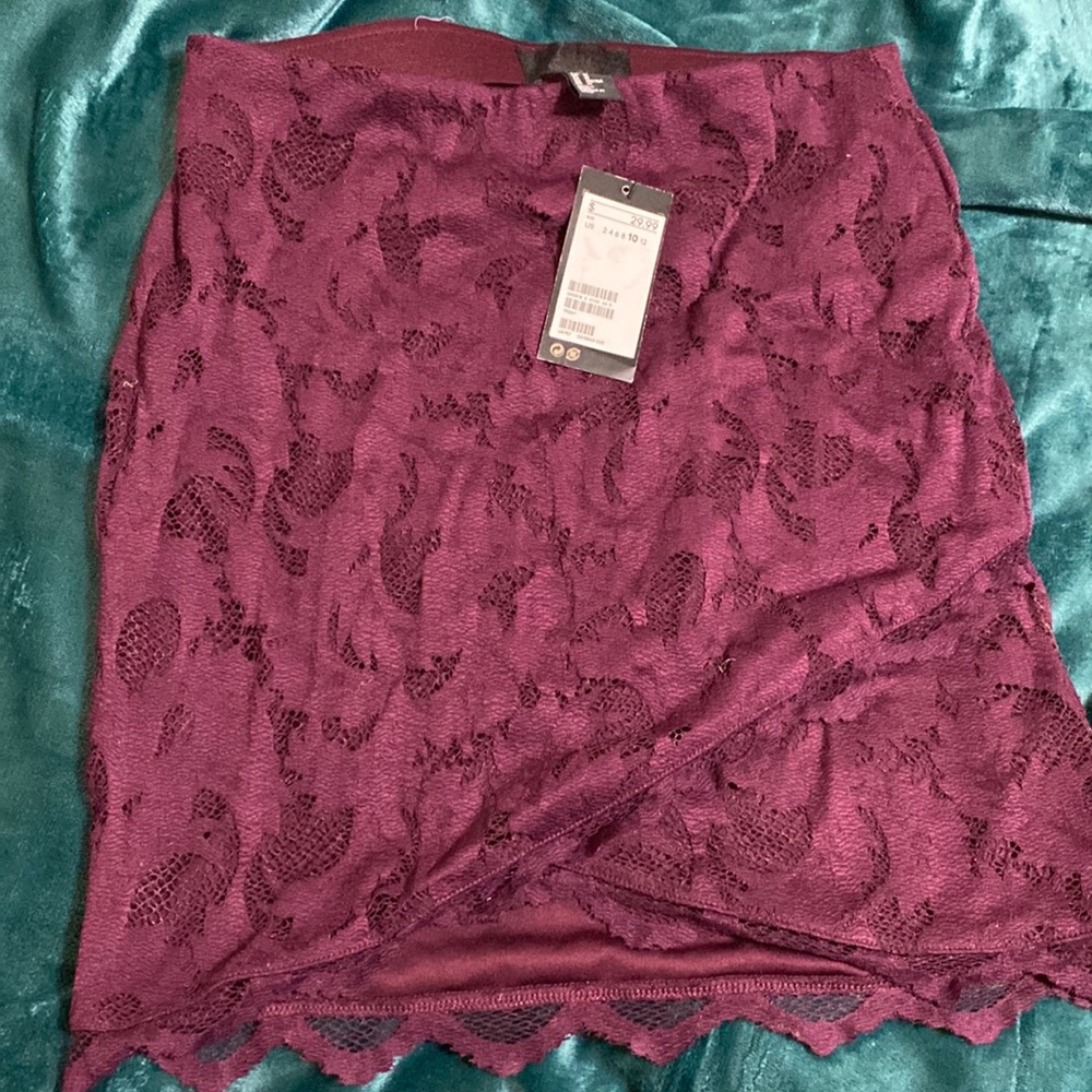 NWT  beautiful lace skirt